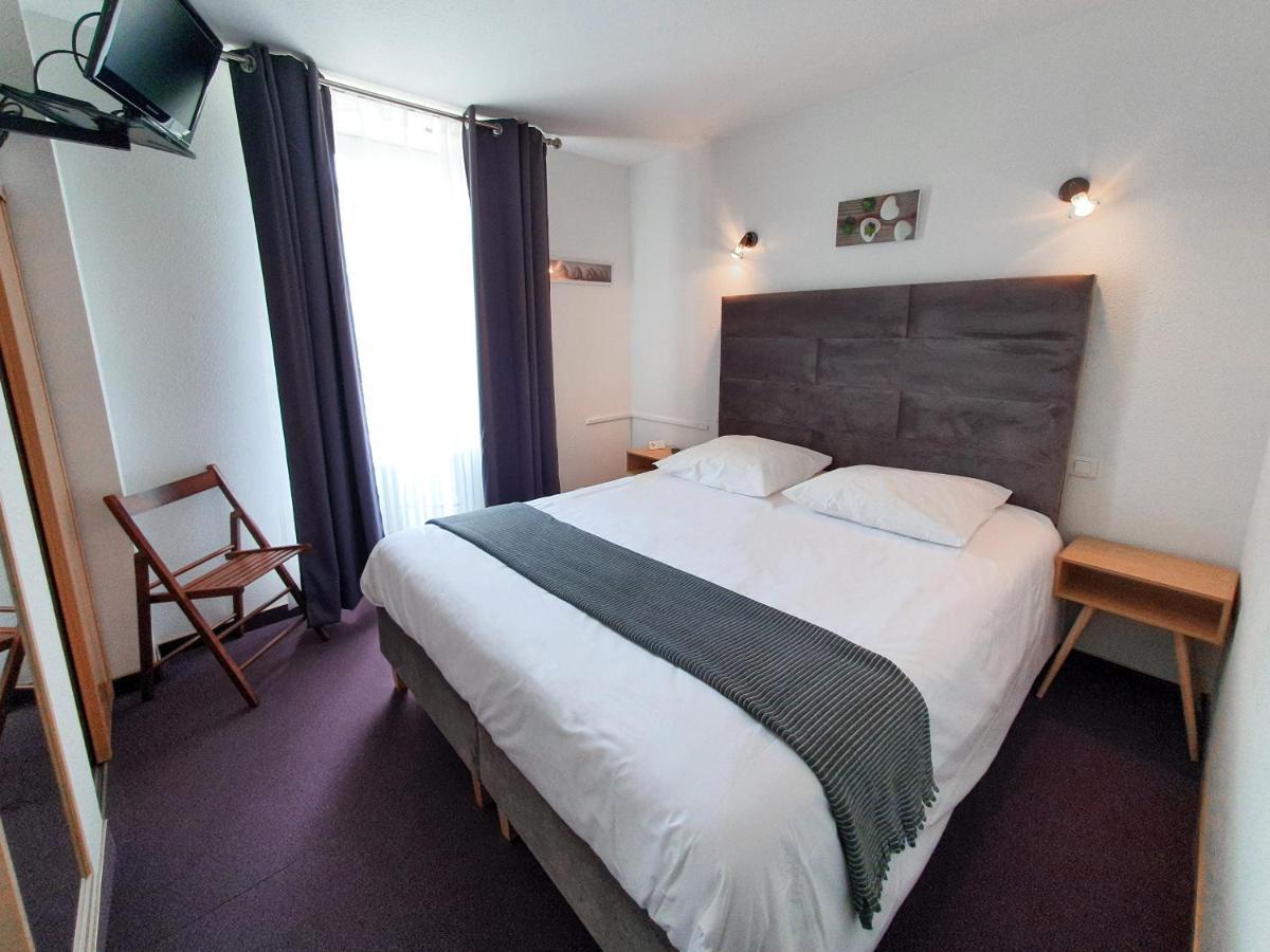 Hôtel Les Tilleuls de Pareloup à Salles-Curan Extérieur photo