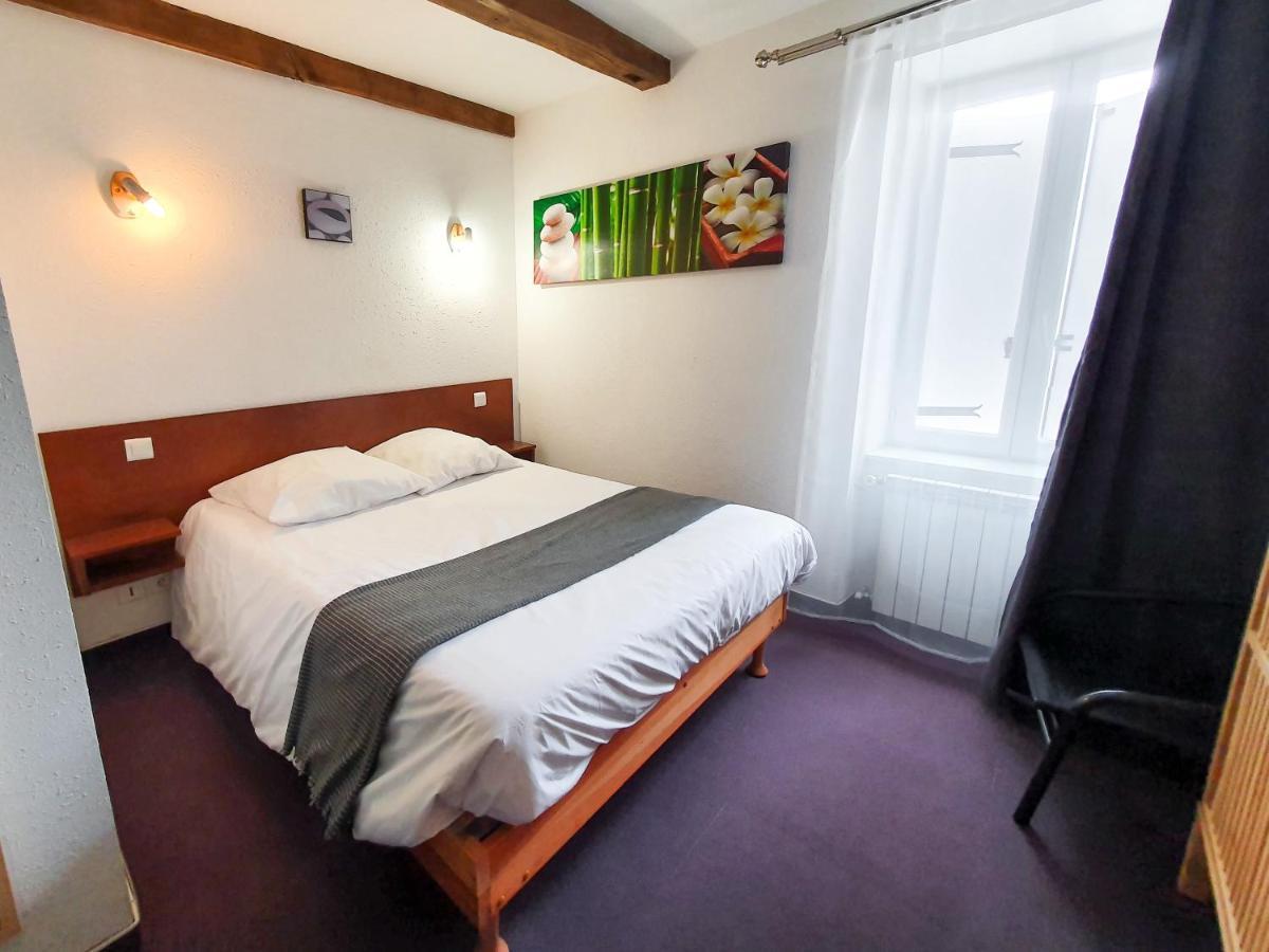 Hôtel Les Tilleuls de Pareloup à Salles-Curan Extérieur photo