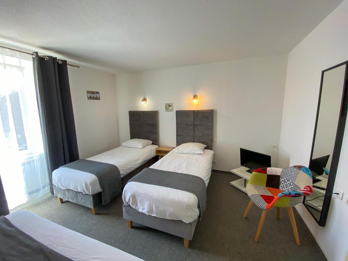 Hôtel Les Tilleuls de Pareloup à Salles-Curan Extérieur photo