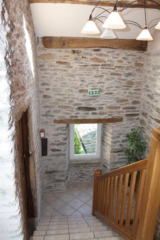 Hôtel Les Tilleuls de Pareloup à Salles-Curan Extérieur photo
