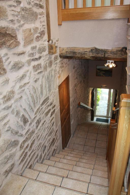 Hôtel Les Tilleuls de Pareloup à Salles-Curan Extérieur photo