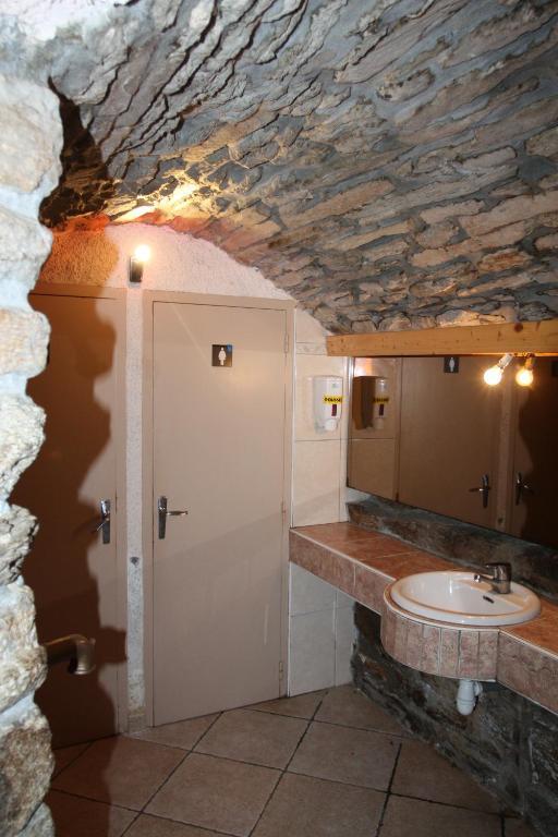 Hôtel Les Tilleuls de Pareloup à Salles-Curan Extérieur photo